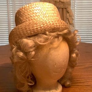 Woman’s Vintage Straw Hat. Union made KX 430452 made in USA.Cream color.like new